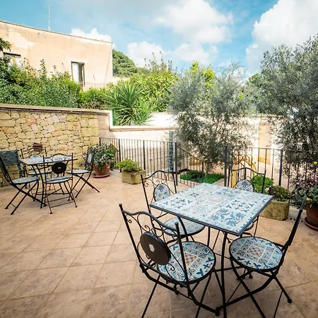 Dimora Carafa לצ'ה